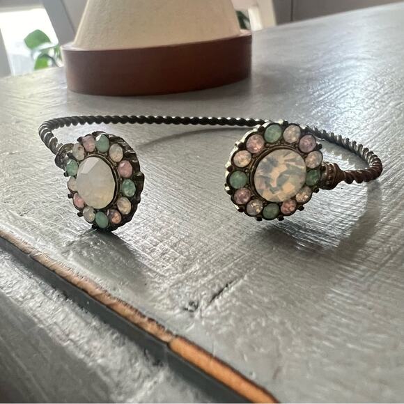 Sabika Like Cuff Bracelet - Picture 9 of 9